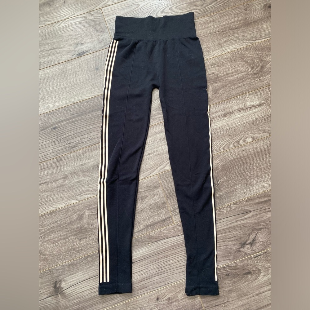 CLEAROUT black leggings w/ pink stripes. Thin material. Perfect for dance class